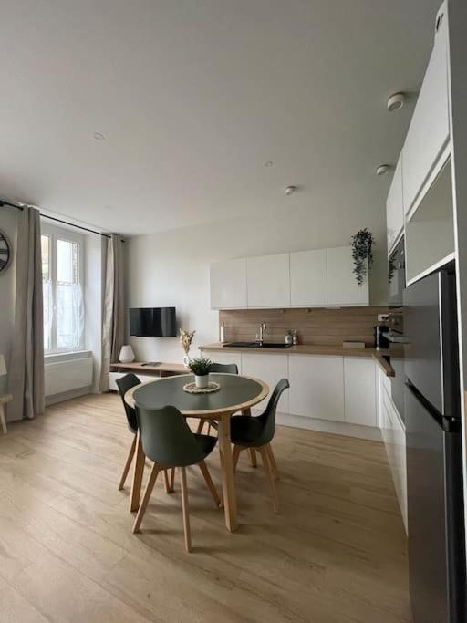 Joli Appartement Avec Parking - Proche Centre Ville Chartres Exterior foto