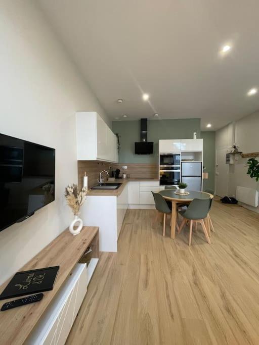 Joli Appartement Avec Parking - Proche Centre Ville Chartres Exterior foto