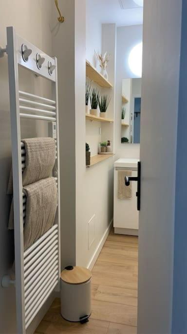 Joli Appartement Avec Parking - Proche Centre Ville Chartres Exterior foto
